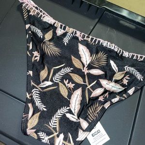 BRAND NEW NWT BIKINI BOTTOMS. SIZE MEDIUM. MINKPINK. MUST BE BUNDLED